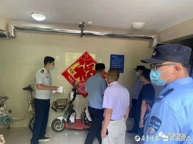 首次！济南开出电动车违停罚单！22层楼有13层停，记者实地探访电动车上楼