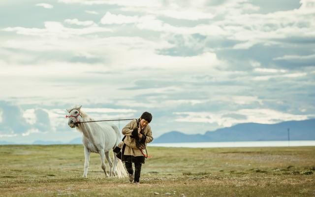 田壮壮监制《江米儿》上映 感受马背上的少年梦