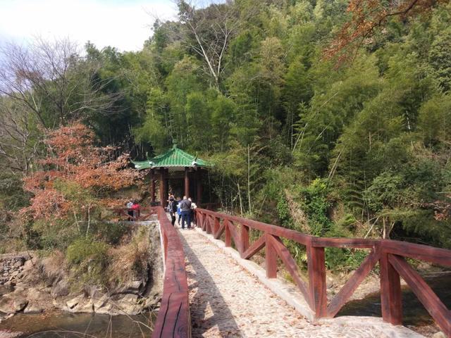 从化下溪村丹枫廊桥赏枫摘砂糖桔一日游，届时可顺路游览溪头村