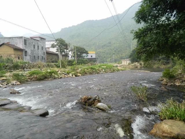 从化下溪村丹枫廊桥赏枫摘砂糖桔一日游，届时可顺路游览溪头村