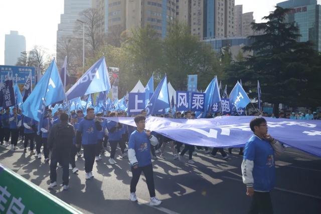 就是燃！数万人齐聚！青岛又上央视了！现场大图曝光