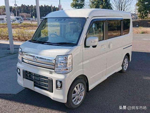 面包车也能露营日产NV100房车，经济小排量，座椅可拼双人床