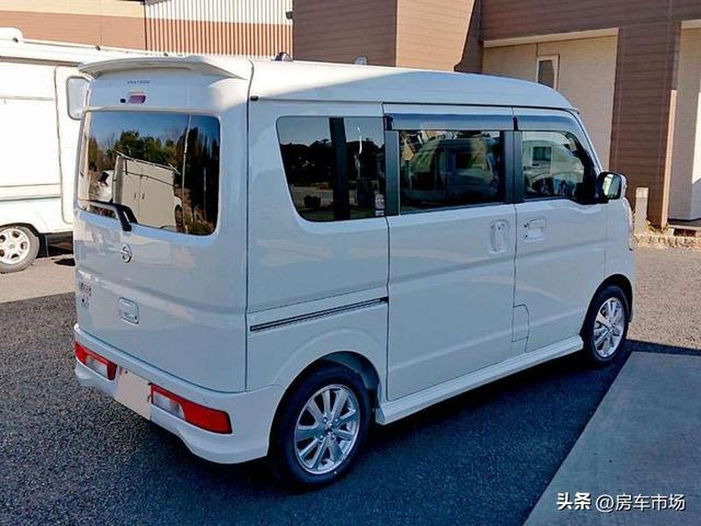 面包车也能露营日产NV100房车，经济小排量，座椅可拼双人床