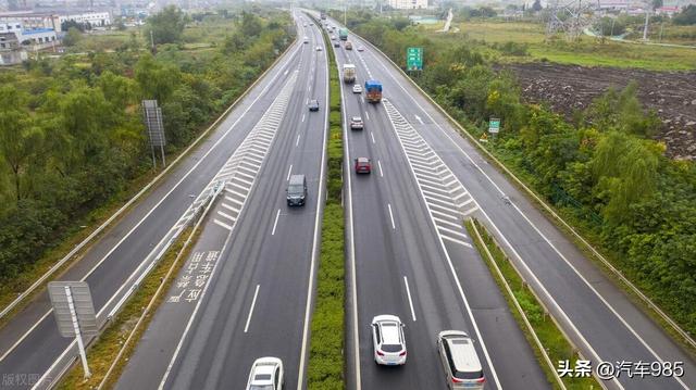 经常跑高速，建议买安全操控强的汽车，开起来稳如高铁看这两款