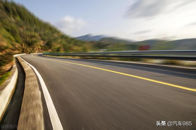 经常跑高速，建议买安全操控强的汽车，开起来稳如高铁看这两款