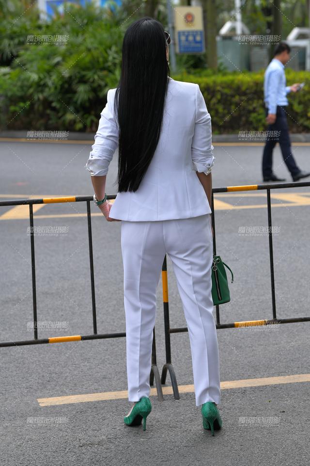 街拍高清美女逛街写真风韵少妇性感清纯小姐姐大长腿皮肤白皙