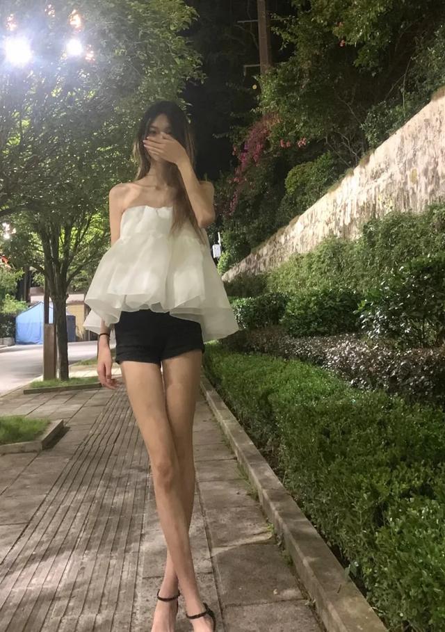 街拍网红美女性感身材居家写真高清壁纸小姐姐风韵少妇女明星大腿