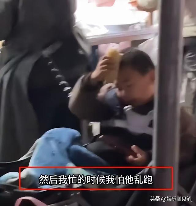 用绳拴儿子摆地摊，山东美女老板娘遭抛弃，陌生人蹭饭后仗义捐款