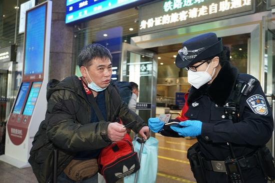 北京西站“警花”王素苗：心里装的永远是旅客