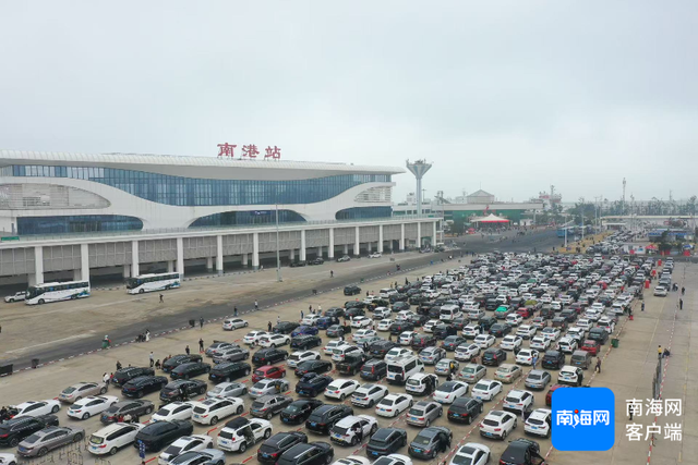 海南铁路轮渡全力抢运滞留旅客、车辆过海