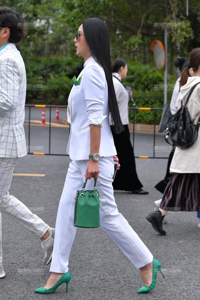 街拍高清美女逛街写真风韵少妇性感清纯小姐姐大长腿皮肤白皙