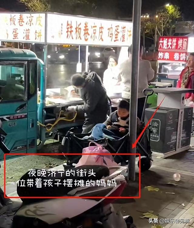 用绳拴儿子摆地摊，山东美女老板娘遭抛弃，陌生人蹭饭后仗义捐款