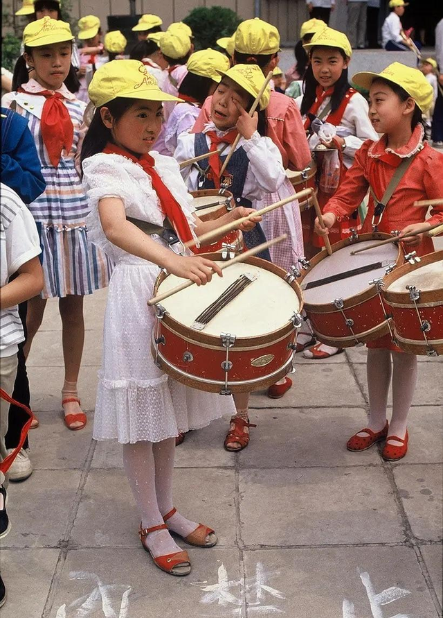 老照片再现！变态的纳粹德国，脱光犹太人女人衣服，集体屠杀