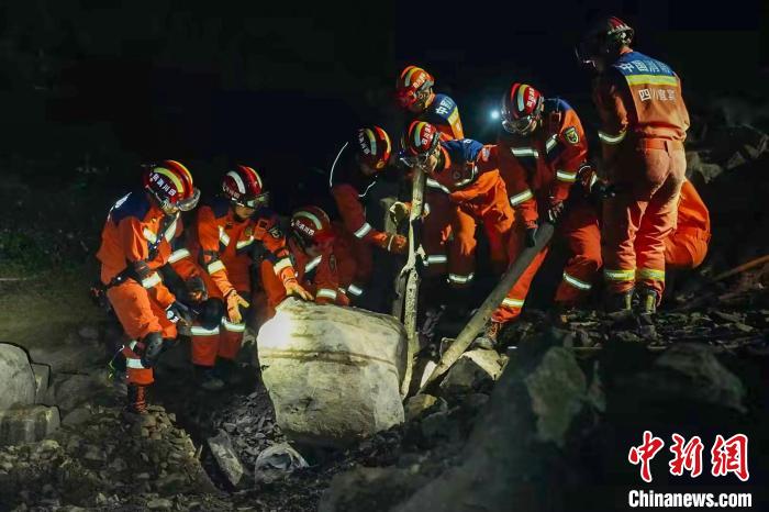 四川筠连县山体滑坡已致29人失联 救援争分夺秒