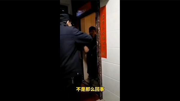 鄂州警方辟谣“老人捡树叶吃”：两人虚构事实编改视频被刑拘