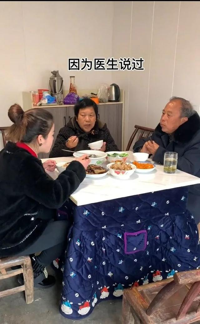 湖南大叔33年前捡到的女婴已成美女老板，如今全网寻亲，1个月来了300多人