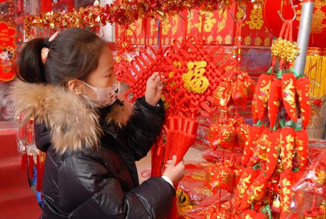 青岛即墨：虎年饰品丰盈迎虎年