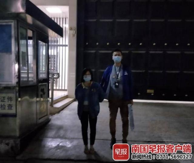 身穿校服，戴着口罩！南宁一35岁女子假扮学生盗窃