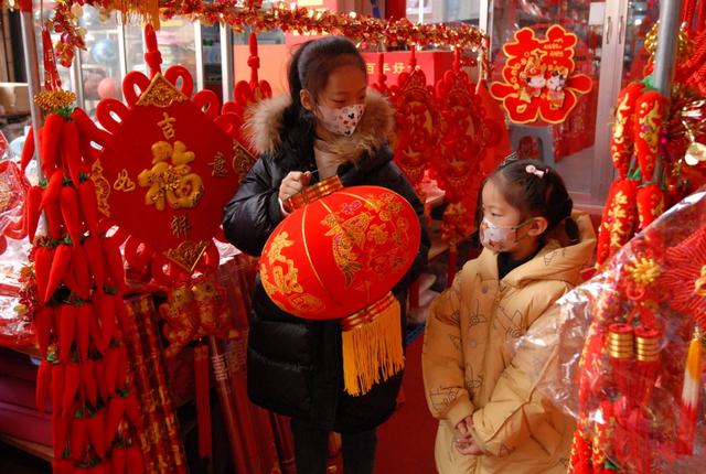 青岛即墨：虎年饰品丰盈迎虎年