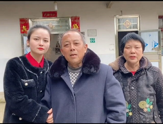 湖南大叔33年前捡到的女婴已成美女老板，如今全网寻亲，1个月来了300多人