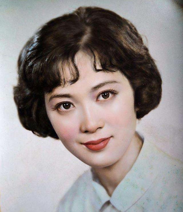 挂历女神龚雪旧照被扒，曾为80年代第一美女，因流氓案远渡重洋