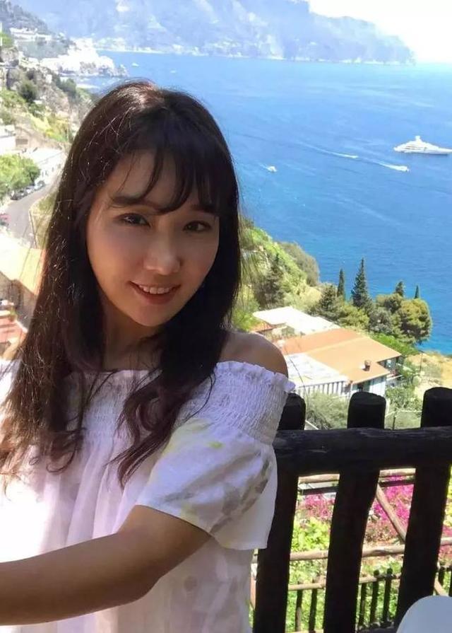 惊掉下巴！50岁冻龄美女牙医火了 网友：自拍太少